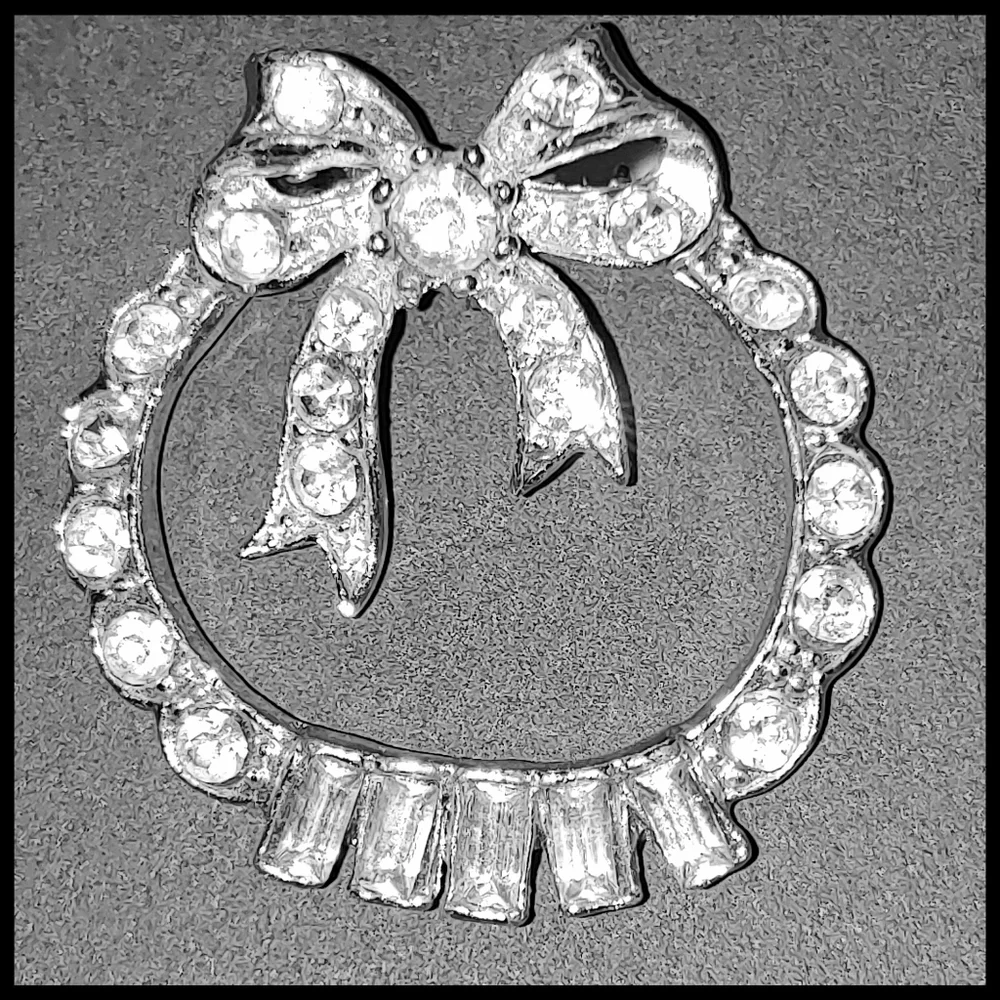 Vintage Rhinestone Wreath Brooch